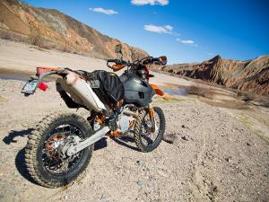 Photo of RG-020 saddlebags on KTM in desert